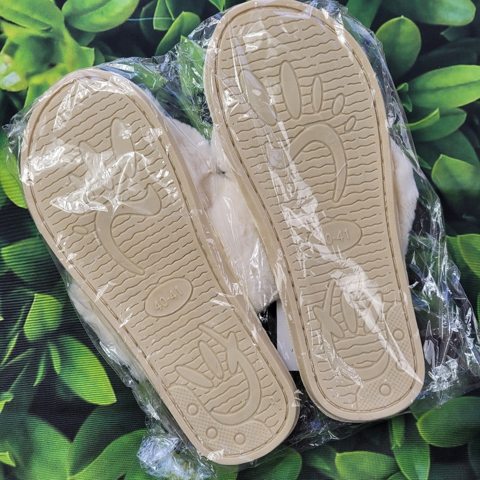 Nwt Casa Clara Ava White Criss Cross Faux Fur Slipper Size Large (40-41) — image 7 of 8
